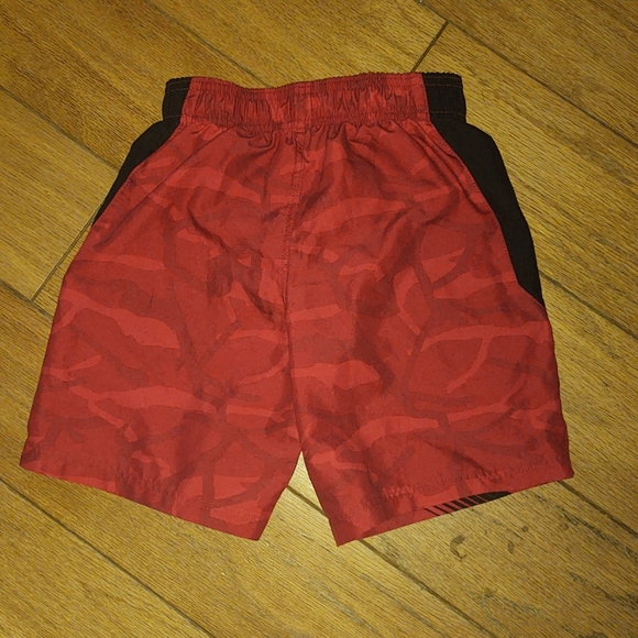 Boys Under Armour Size 6 Swim Trunks - Picture 2 of 2